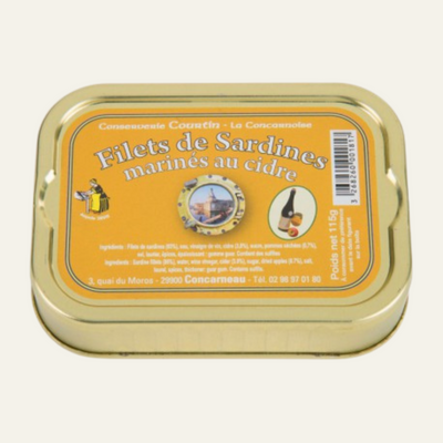 Une marinade au cidre typiquement bretonne et des filets de sardines tendres et savoureux pour une recette qui trouve son équilibre.  Origine: Concarneau / France   Poids net: 115gr